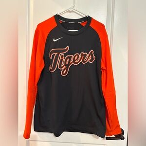 Nike Detroit Tigers long sleeve stretchy shirt. Men’s small.